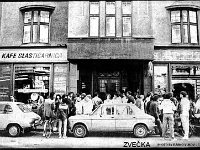 Ispred Zvečke (Zagrebačko ugostiteljsko slastičarsko poduzeće)